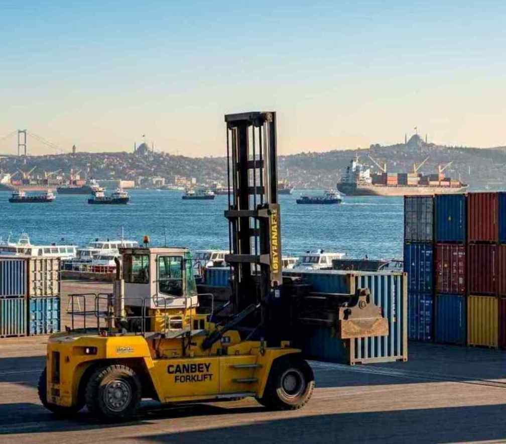 Forkliftle konteyner yükleme